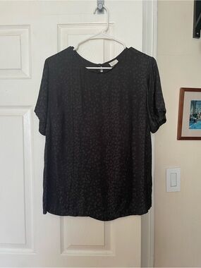 a.n.d. Black Gray Leopard Short Sleeve Blouse Classic Slimming flattering sz M